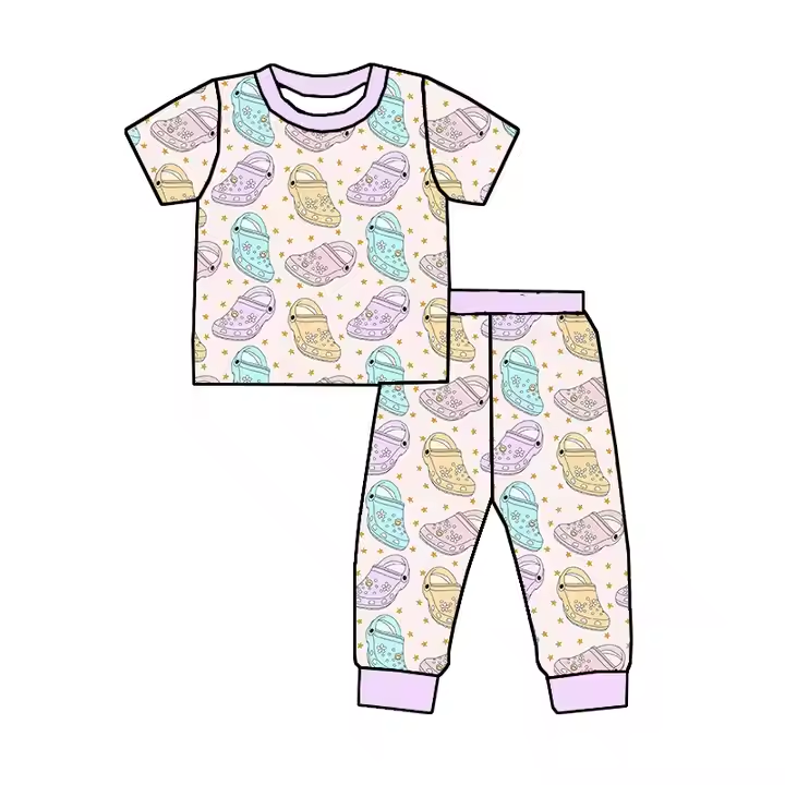 6.27 Slippers, short sleeves and long pants