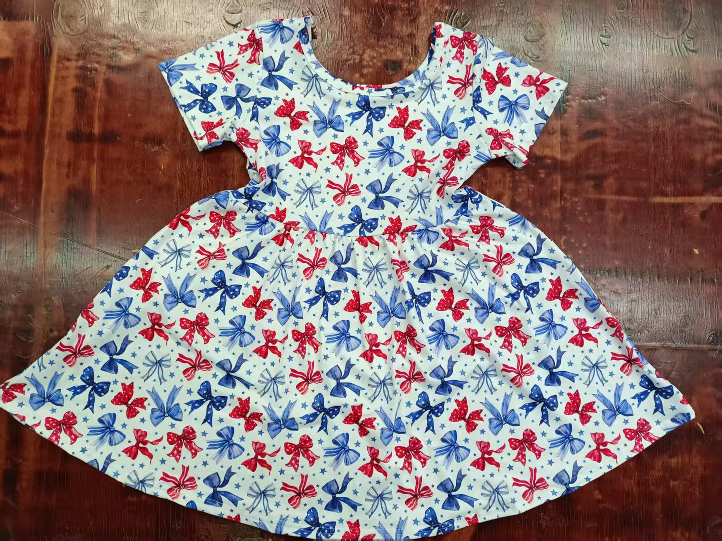 4.26 Short-sleeved bow dress