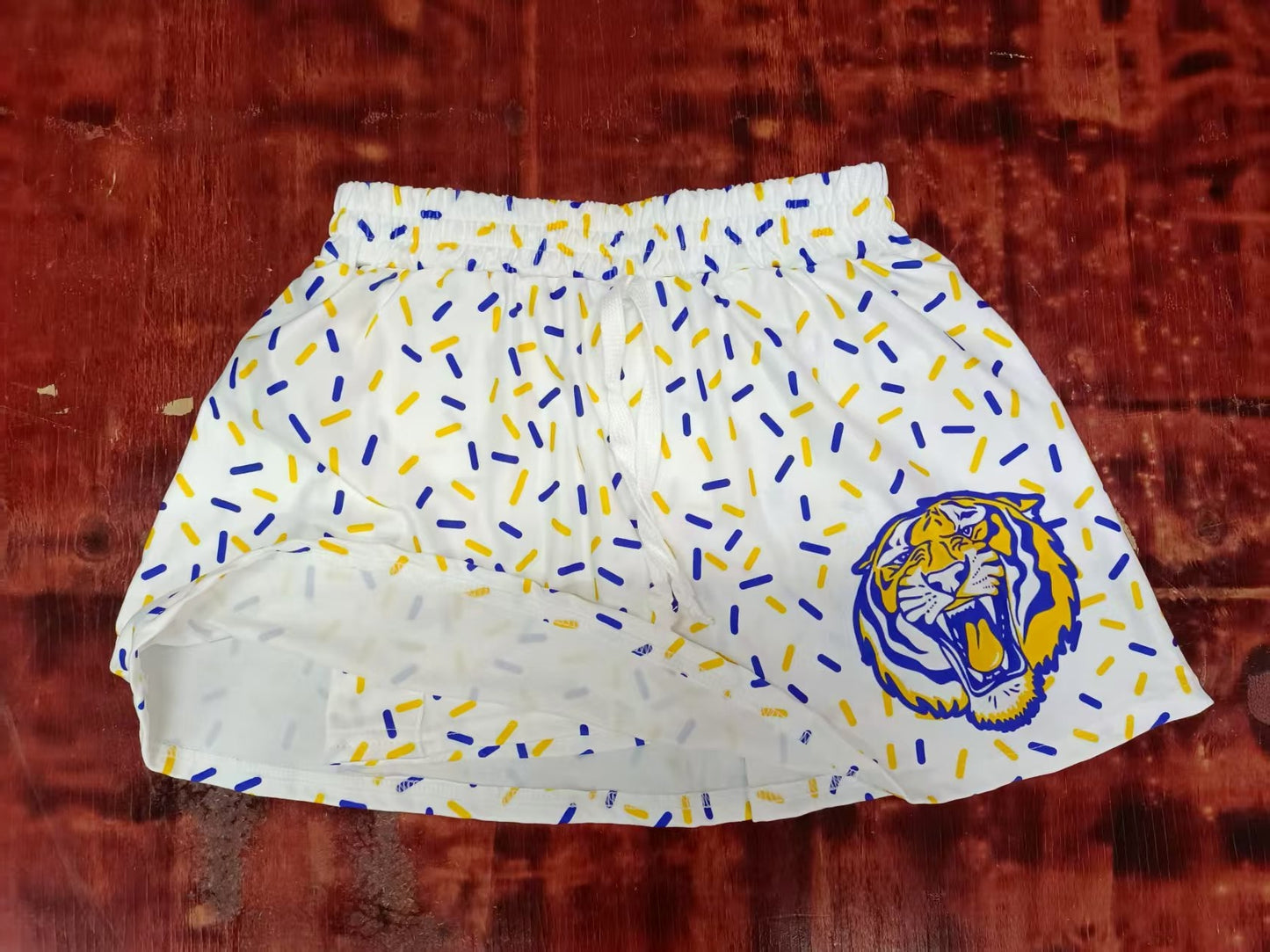 5.9 White Cartoon Tiger Elastic Shorts