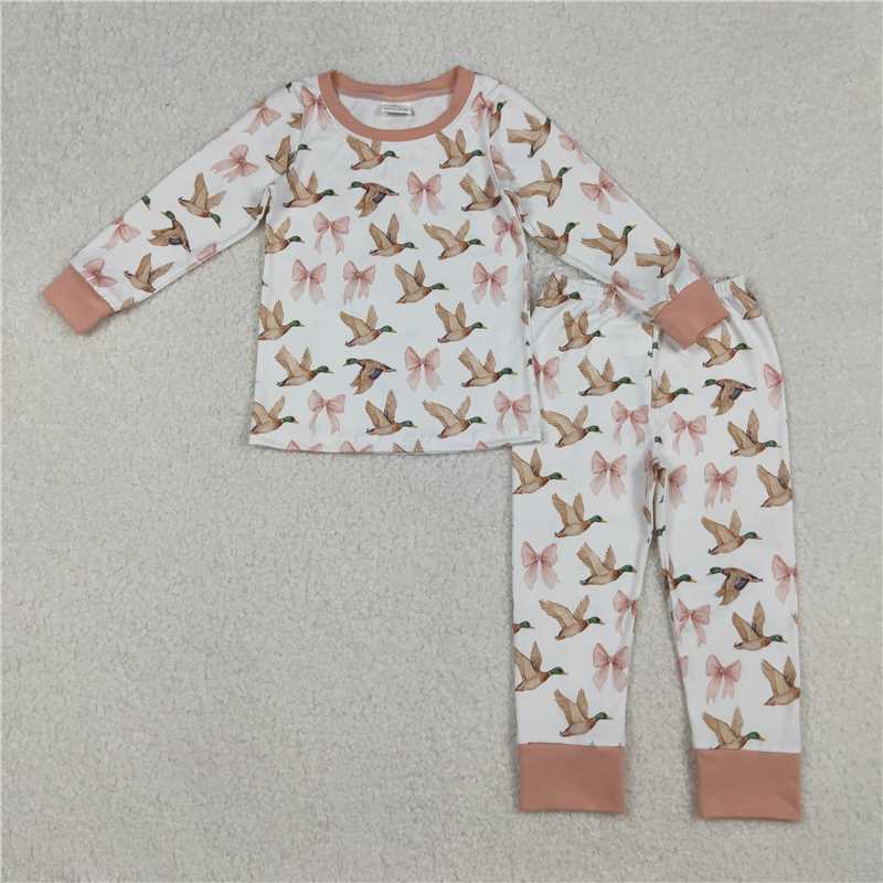 X106 GLP2687 White long-sleeved and long-pants pajama set with duck and bow pattern