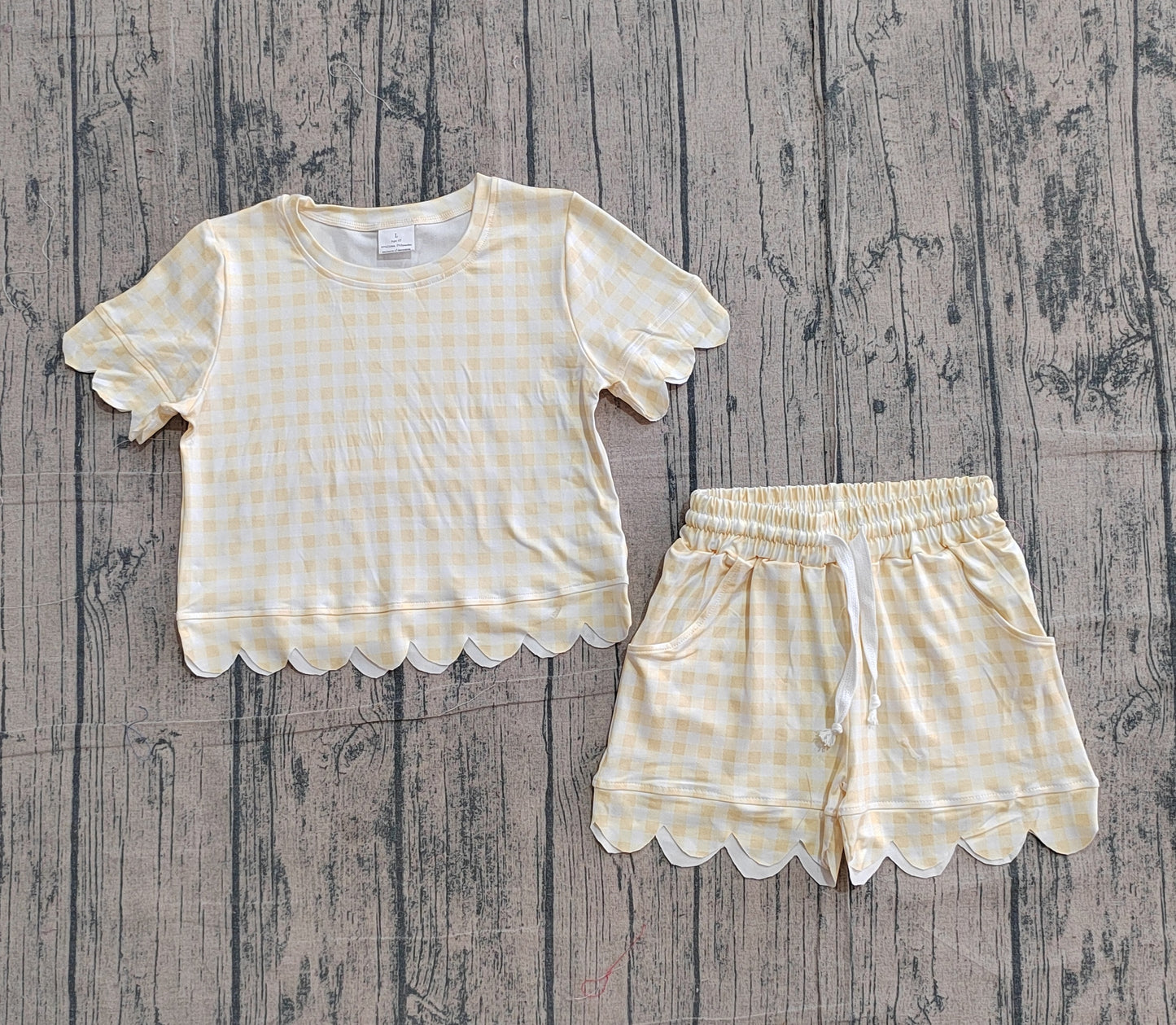 GSSO3185Baby Girls Short Sleeve Yellow Checked Shirts Pockets Short Scallop Clothes Sets