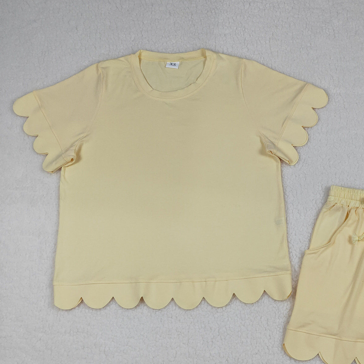 3.31 GSSO3203 Adult Women Yellow Shorts Sleeve Shirts Top Short Scallop Clothes Sets