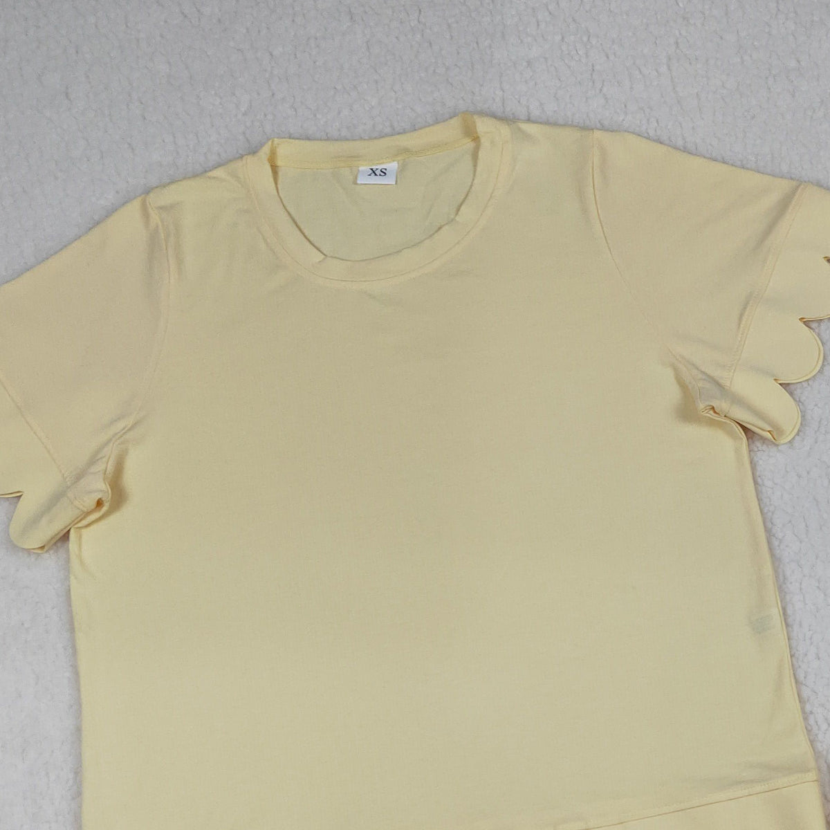 3.31 GSSO3203 Adult Women Yellow Shorts Sleeve Shirts Top Short Scallop Clothes Sets