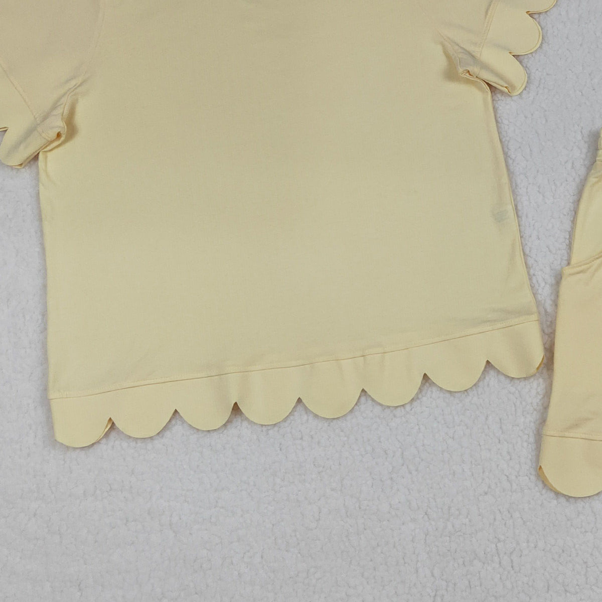 3.31 GSSO3203 Adult Women Yellow Shorts Sleeve Shirts Top Short Scallop Clothes Sets
