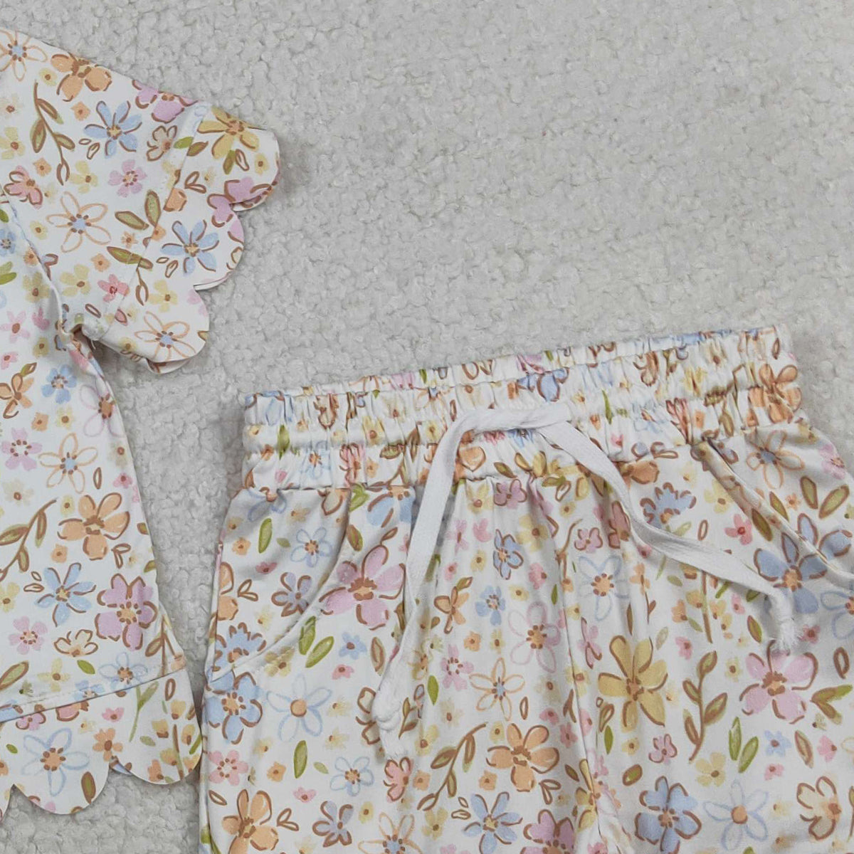 3.30 GSSO3268 Baby Girls Short Sleeve Colorful Flowers Top Shorts Scallop Clothes Sets