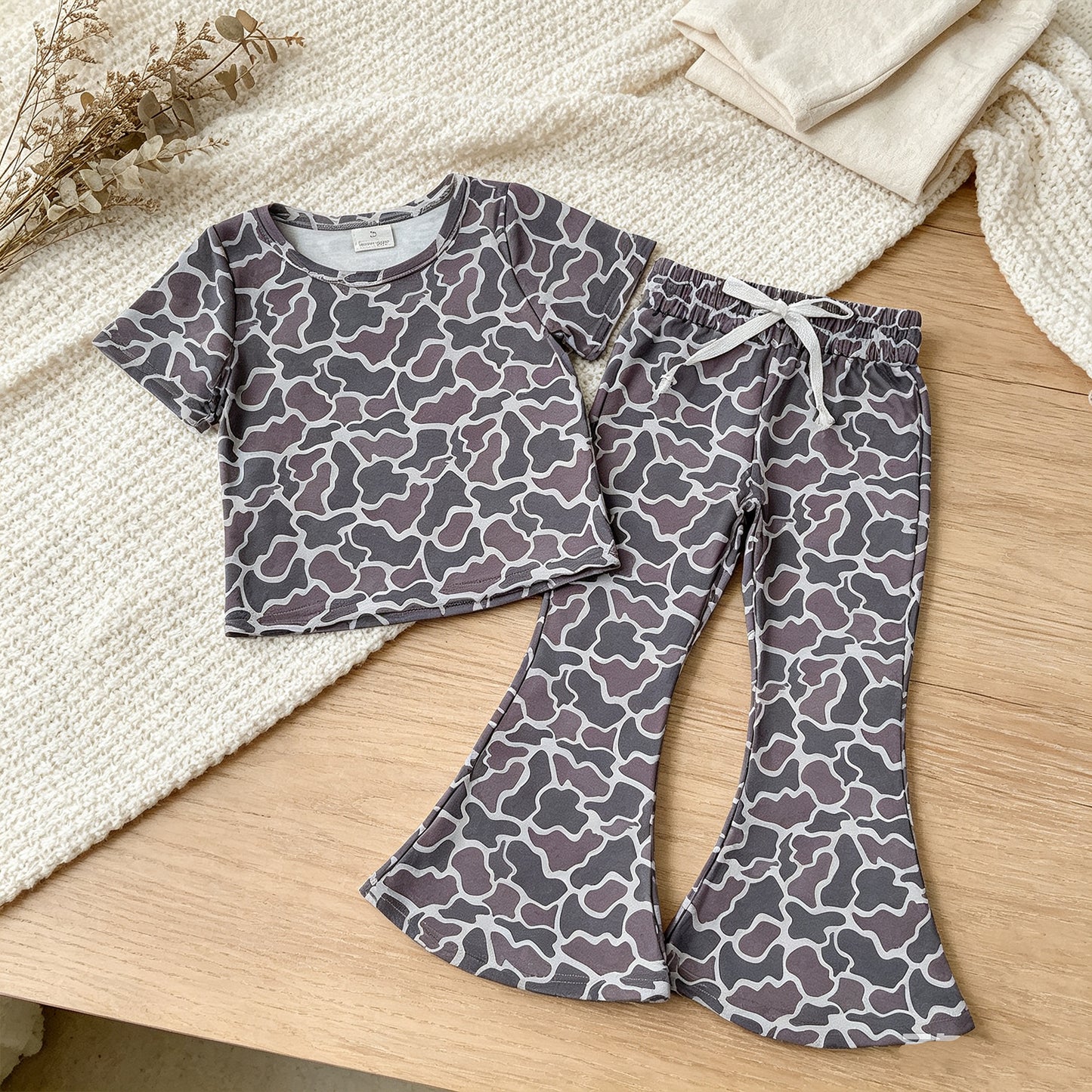 NEW RTS NO MOQ milk silk GSPO1889 Baby Girls Short Sleeve Camo Shirts Top Bell Bottom Pant Sets