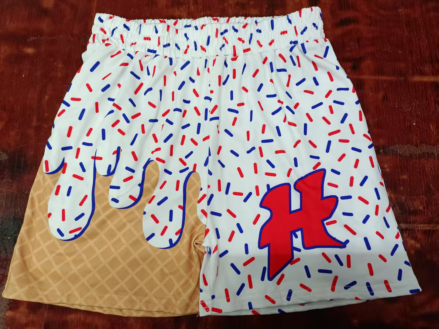 5.9 White Cartoon Letter Elastic Shorts
