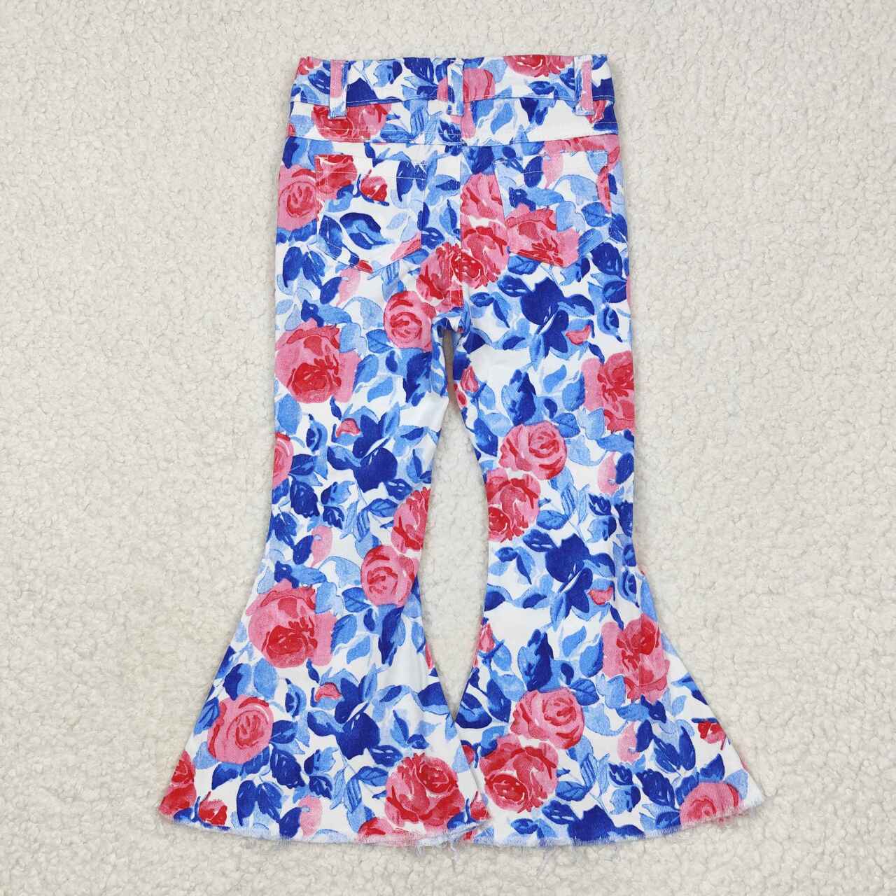 P0466 Pink flowers, blue leaves and white denim trousers