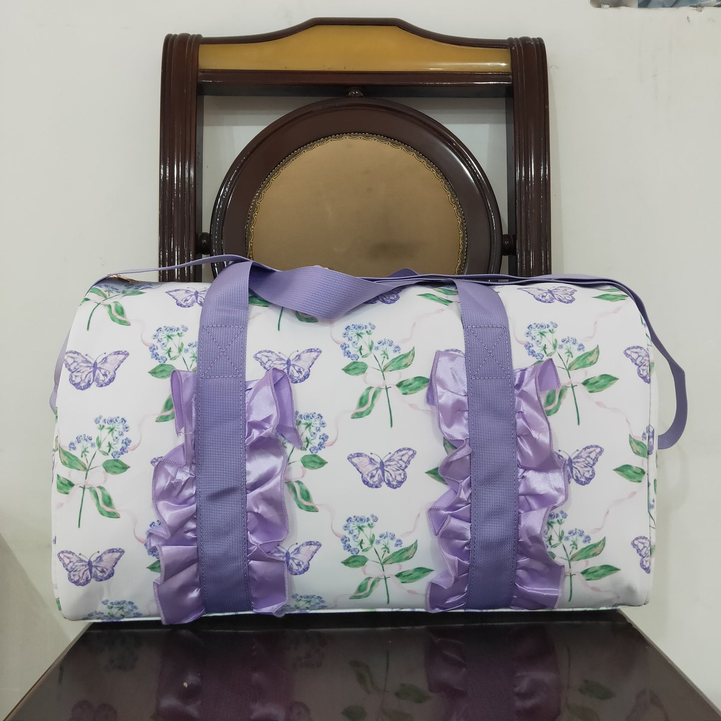 4.19 BA0293 Flowers, leaves, butterflies, purple lace, white gym bag
