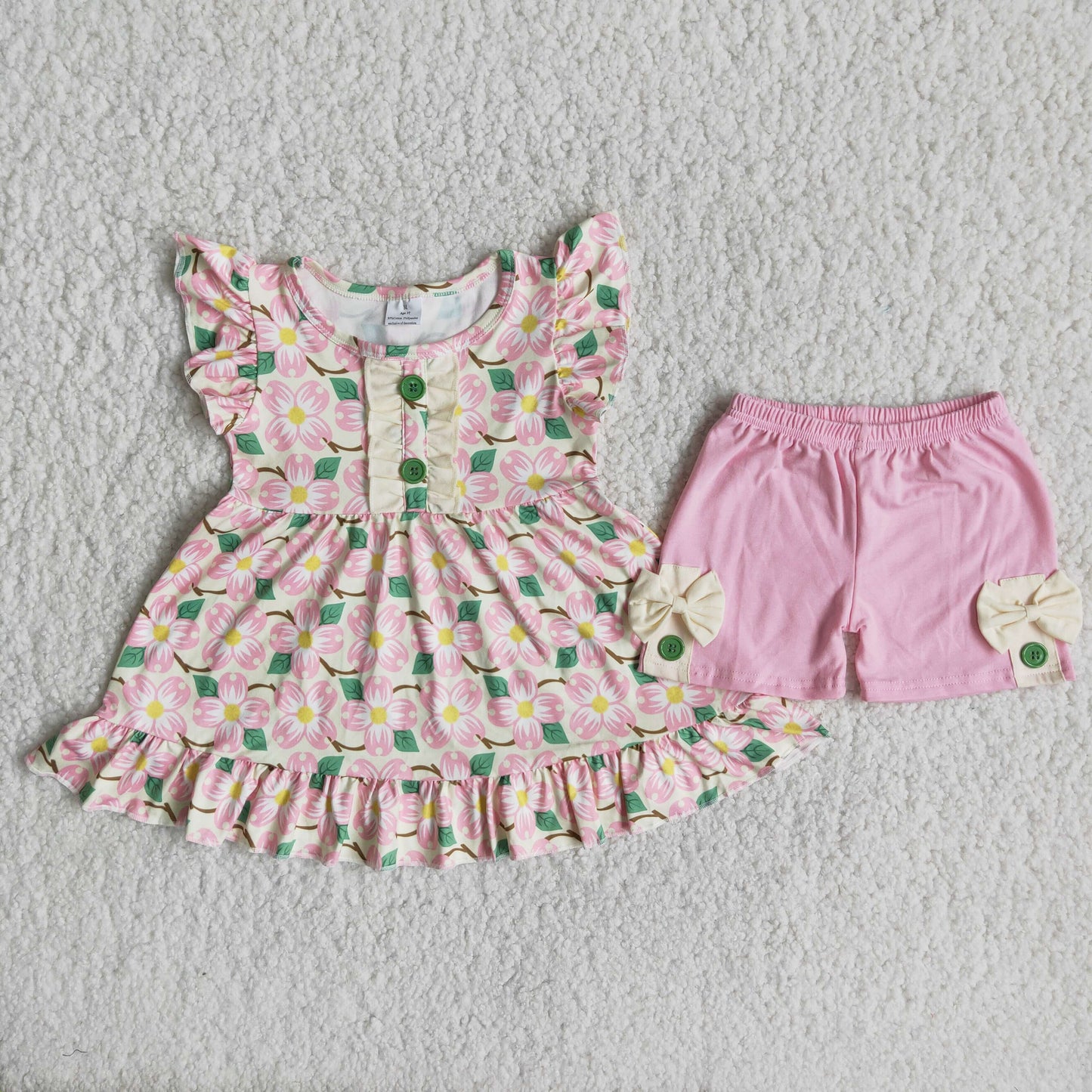 Pink short sleeve shorts suit